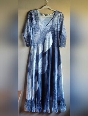 KOMAROV Lace Pleated Charmeuse Vneck 3/4 Sleeves Midi Dress L